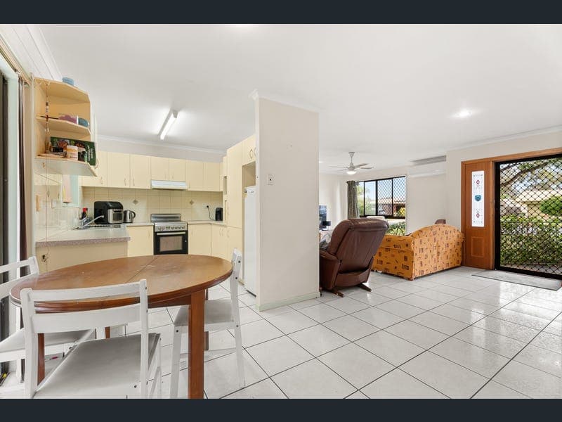 41 South Street, Urangan — photo 1 of 5