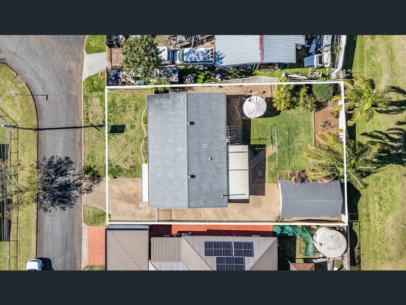 4 Binns Street, South Toowoomba — photo 1 of 5
