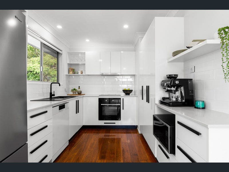 13 Sunbury Street, Birkdale — photo 1 of 5