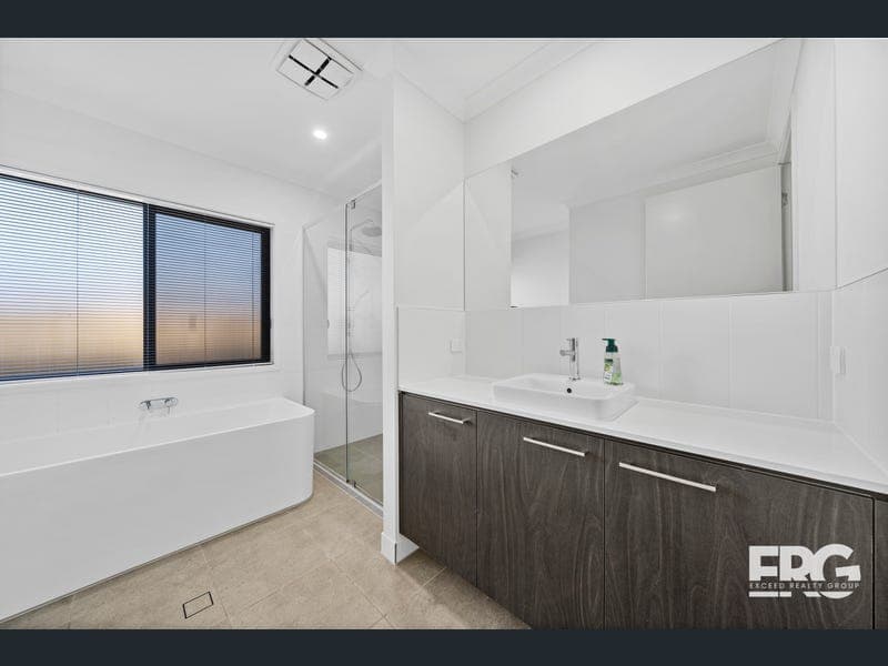 34 Cooper Crescent, Jimboomba — photo 1 of 5