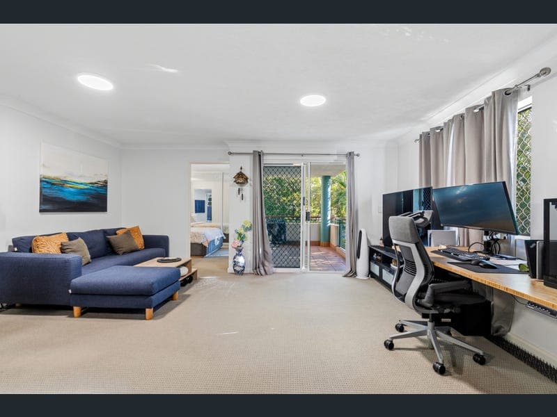 2/1 Hillsdon Road, Taringa — photo 1 of 5