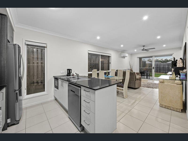 33 Gateway Drive, Flagstone — photo 1 of 5