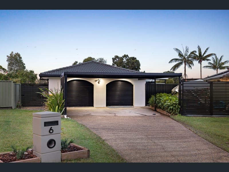 6 Heywood Place, Helensvale — photo 1 of 5