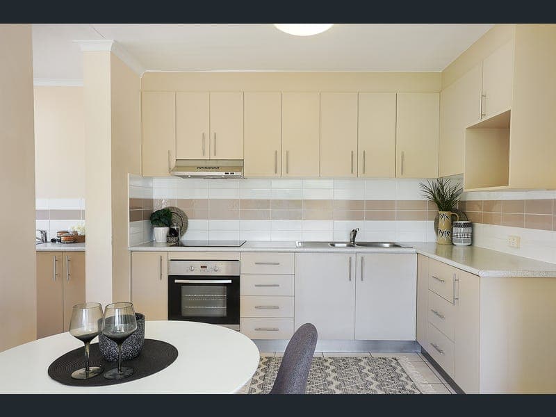 1/14 Bayswater Terrace, Hyde Park — photo 1 of 5
