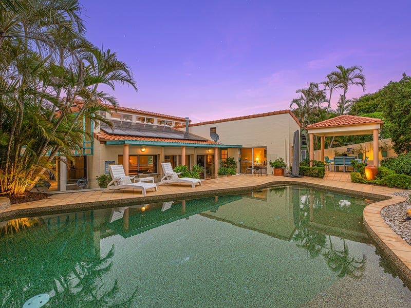 5 Sutherland Court, Mount Ommaney — photo 1 of 5