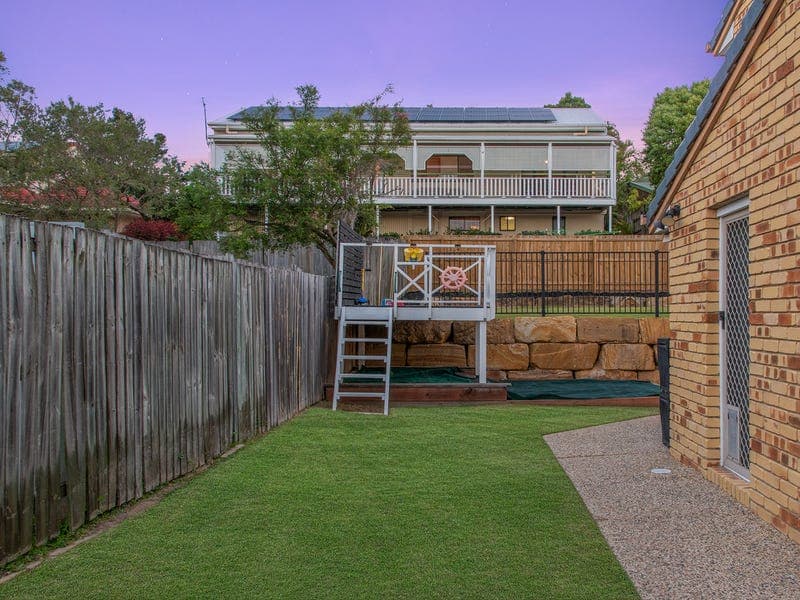 85 Glen Ross Road, Sinnamon Park — photo 1 of 5