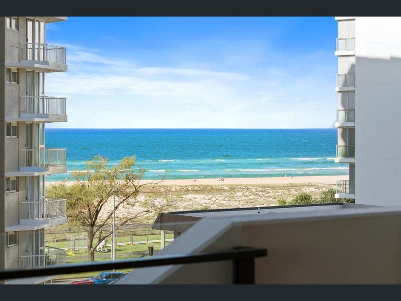 601/10 Coyne Street, Coolangatta — photo 1 of 5