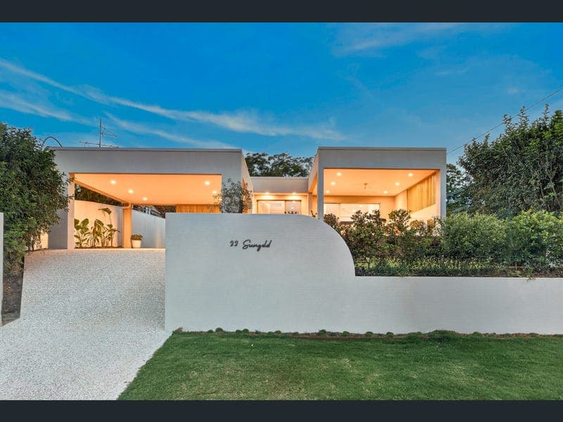 22 Sungold Avenue, Southport — photo 1 of 5