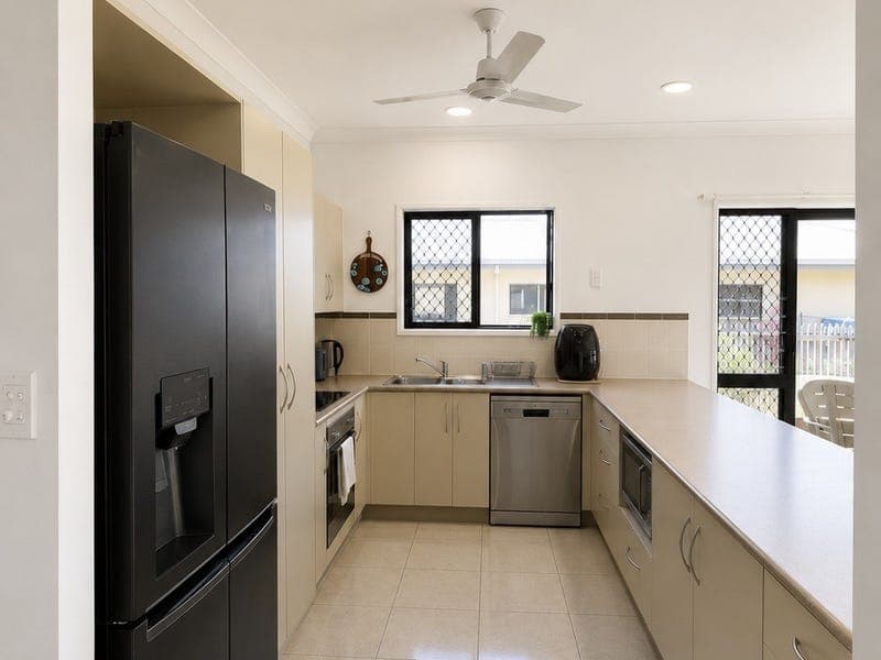 18 Rangeleigh Court, Mount Louisa — photo 1 of 5