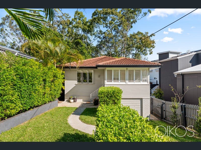 52 Chiswick Road, Bardon — photo 1 of 5