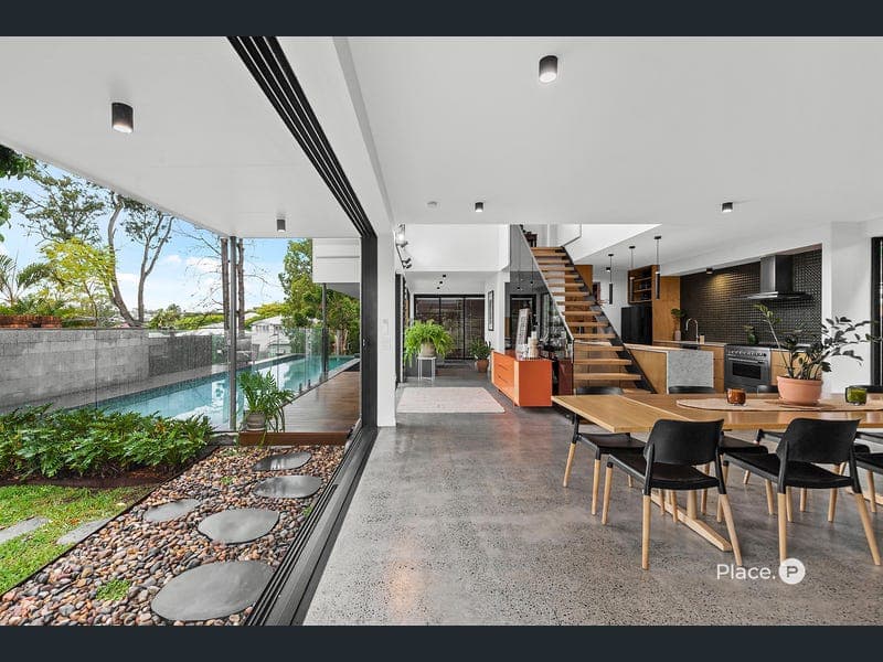 8 Merinda Street, Greenslopes — photo 1 of 5