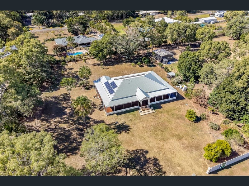 21 Kingfisher Crescent, Moore Park Beach — photo 1 of 5