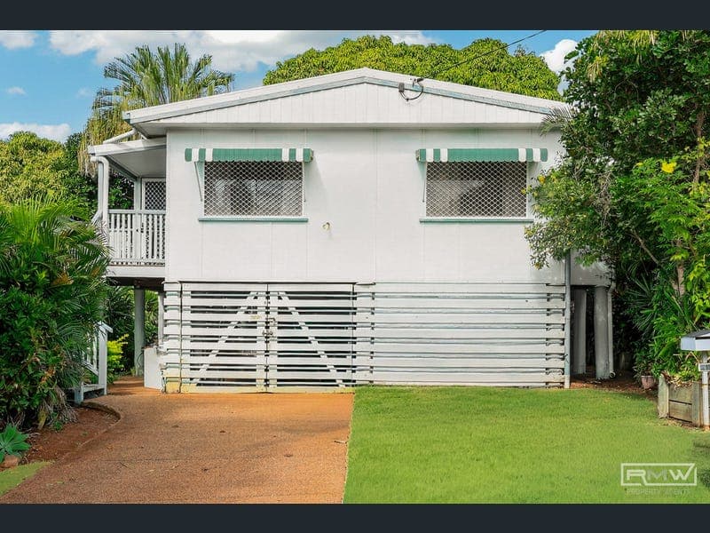 21 Dolphin Crescent, Taranganba — photo 1 of 5