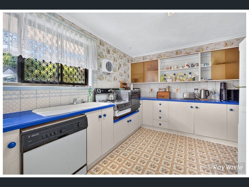 8 Charles Crescent, Gracemere — photo 1 of 5