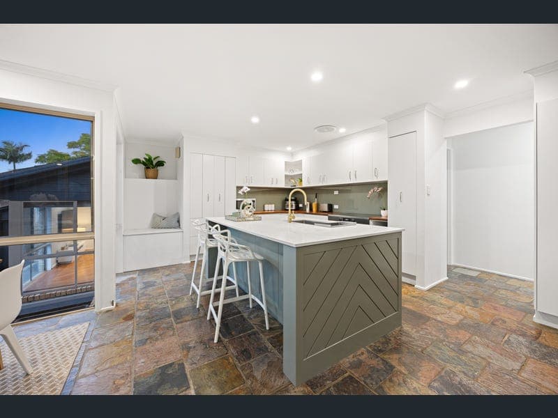 33 Bradstone Road, Carrara — photo 1 of 5