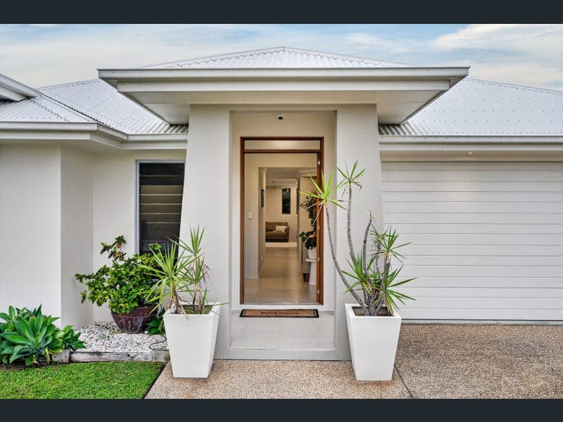 33 Kahana Avenue, Burdell — photo 1 of 5