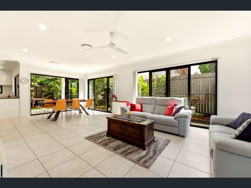 10 College Street, Hamilton — photo 1 of 5
