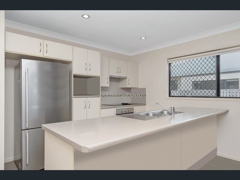23 Iona Avenue, Burdell — photo 1 of 5