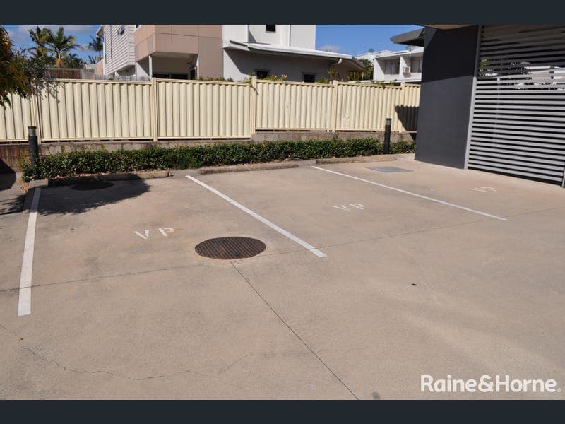 1/11 Glenlyon Street, Gladstone Central — photo 1 of 5