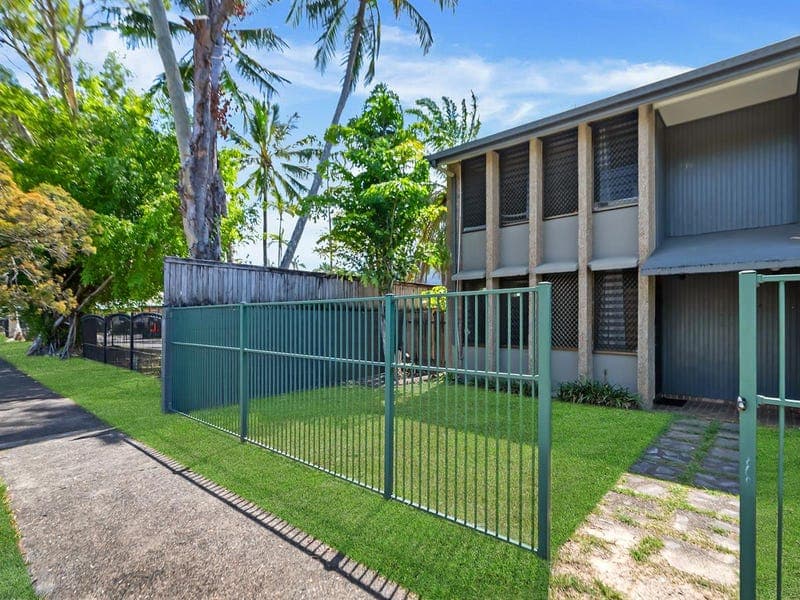 2/1 Pioneer Street, Manoora — photo 1 of 5