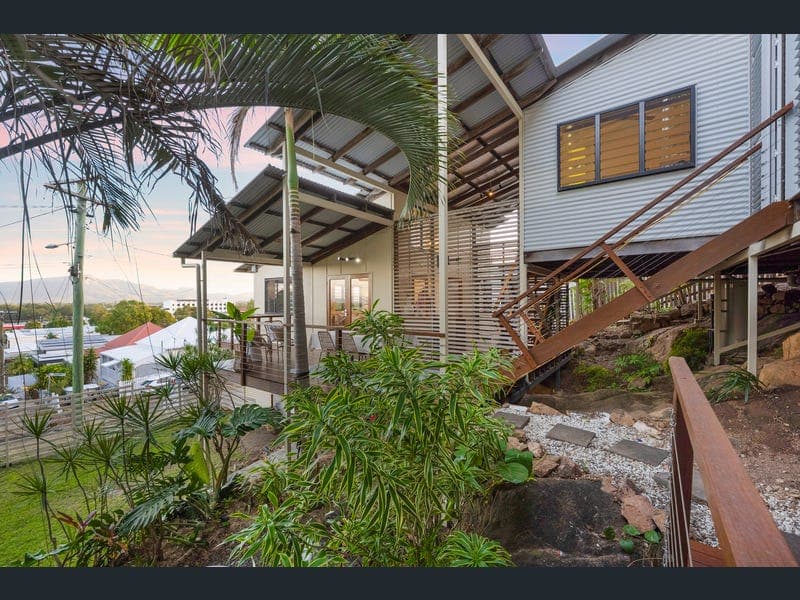 5 McClelland Street, West End — photo 1 of 5