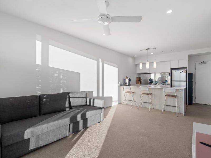 30302/300 Old Cleveland Road, Coorparoo — photo 1 of 5