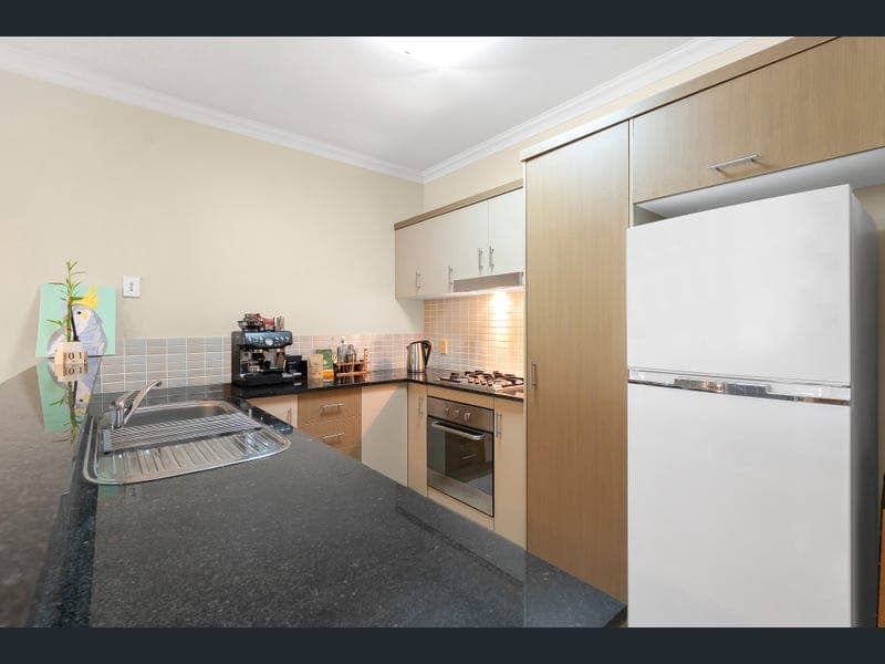 227/12-21 Gregory Street, Westcourt — photo 1 of 5