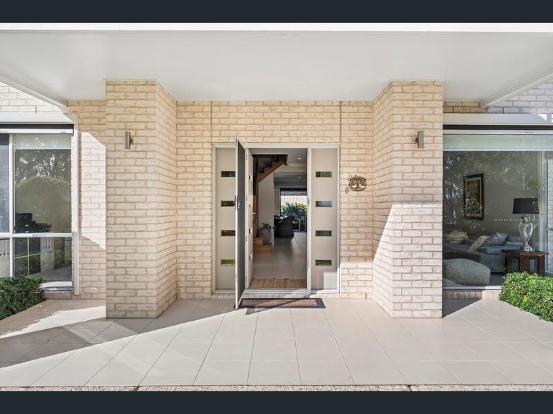 31 Solander Esplanade, Banksia Beach — photo 1 of 5