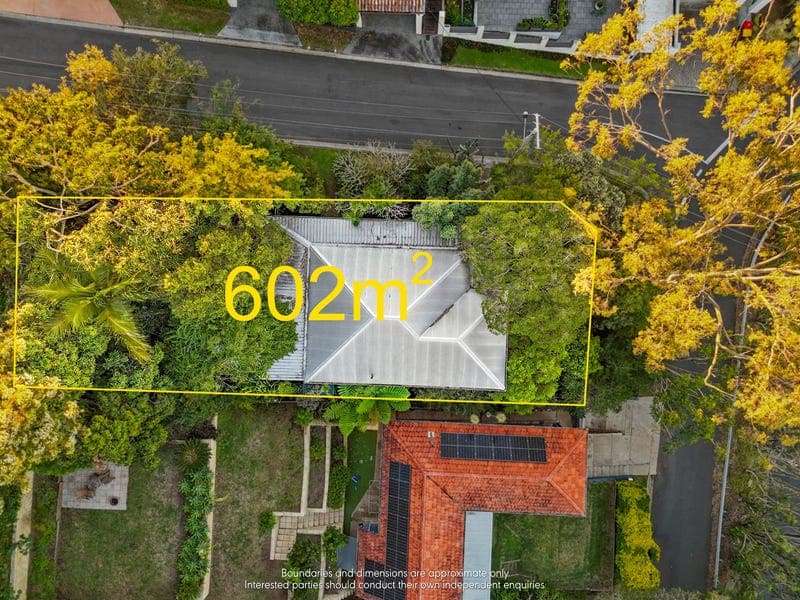 11 Marvin Street, Holland Park West — photo 1 of 5