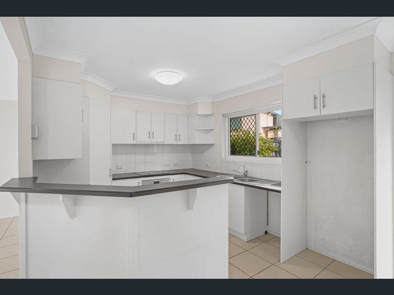 8 Viewpoint Street, Sunnybank Hills — photo 1 of 5