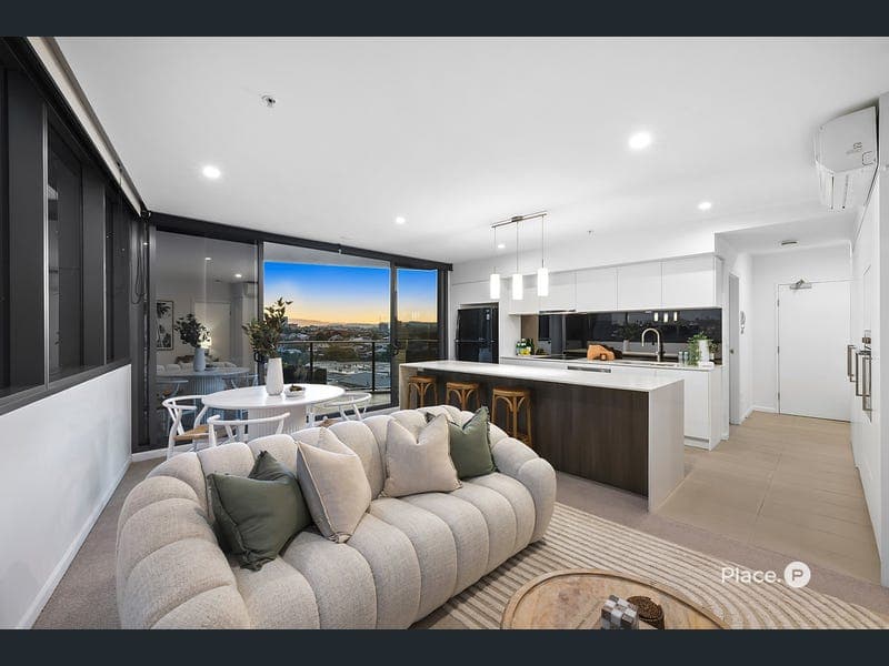 10710/300 Old Cleveland Road, Coorparoo — photo 1 of 5