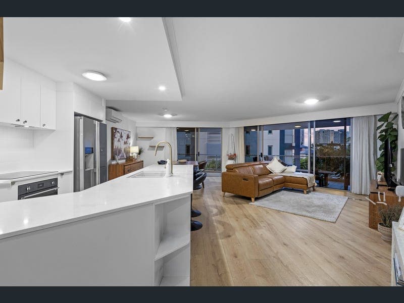 231/21 Cypress Avenue, Surfers Paradise — photo 1 of 5