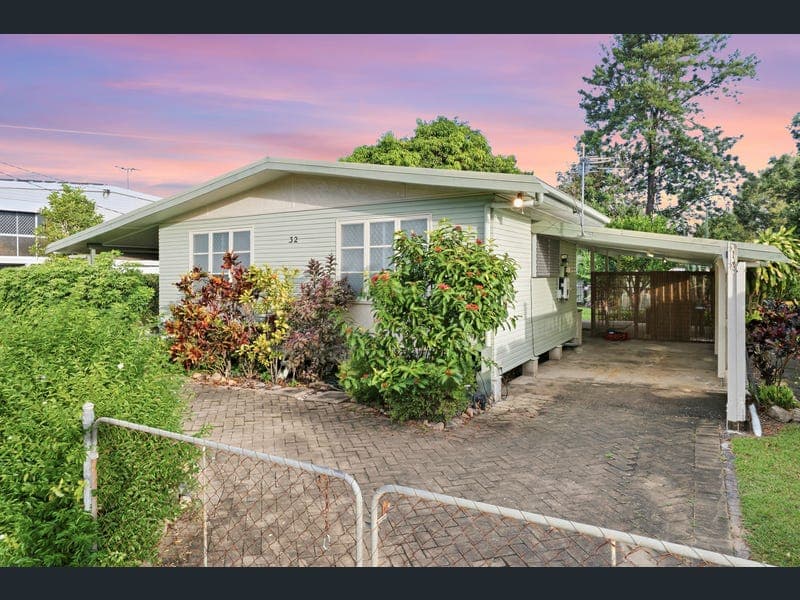 32 Poinciana Street, Cranbrook — photo 1 of 5