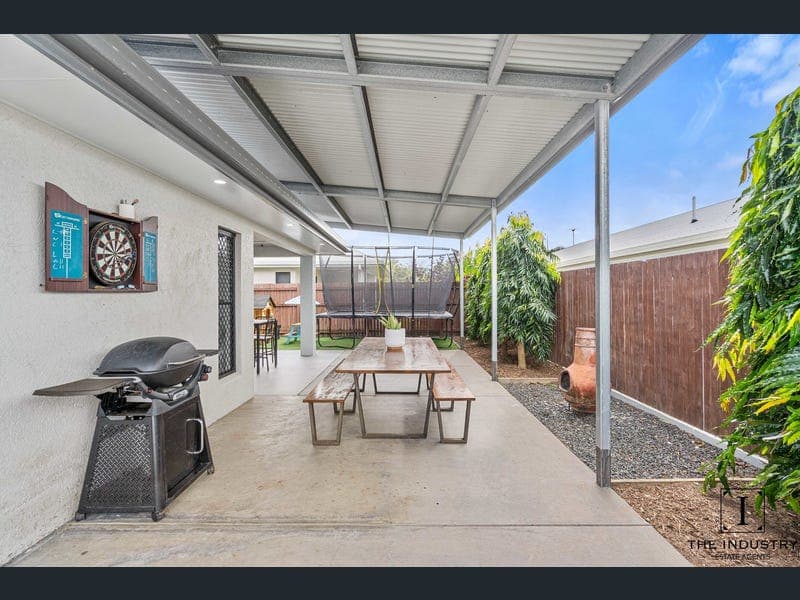 23 Ferndale Entrance, Trinity Beach — photo 1 of 5