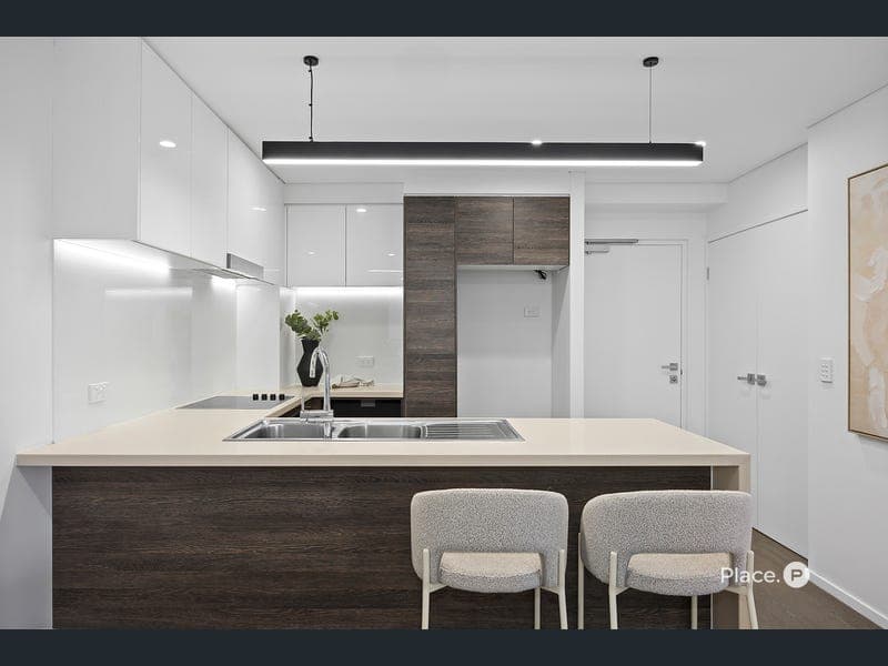 321/38 Gladys Street, Stones Corner — photo 1 of 5