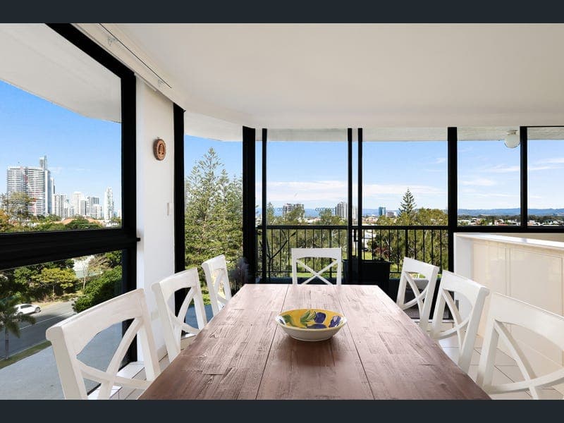 28/5 Admiralty Drive, Paradise Waters — photo 1 of 5