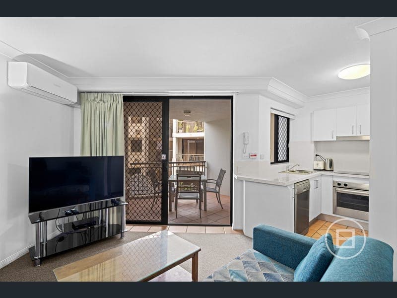20/5 Fourth Avenue, Burleigh Heads — photo 1 of 5