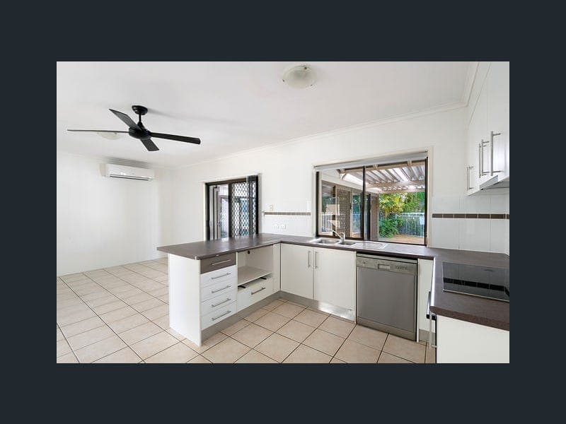 11 Lautoka Court, Clear Island Waters — photo 1 of 5