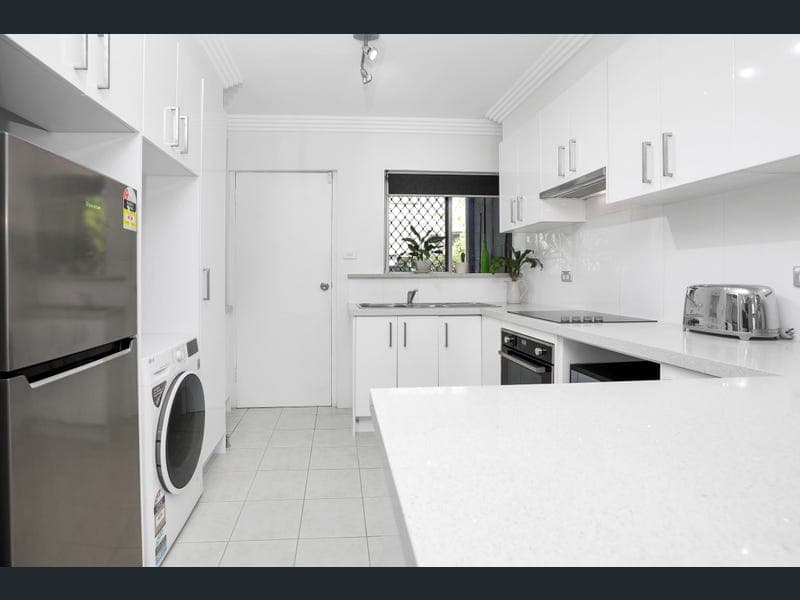 4/120 Greenslopes Street, Edge Hill — photo 1 of 5