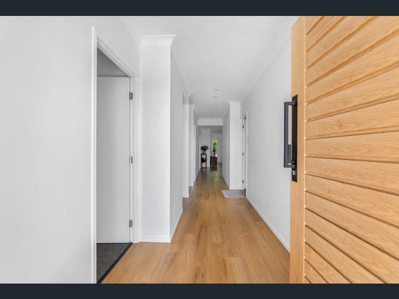 39 Laguna Avenue, Redlynch — photo 1 of 5