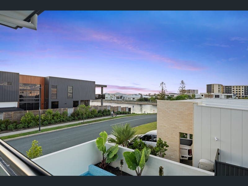 1 Condamine Court, Pelican Waters — photo 1 of 5