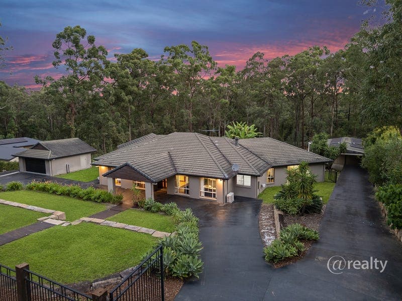 2 Yellow Button Close, Warner — photo 1 of 5