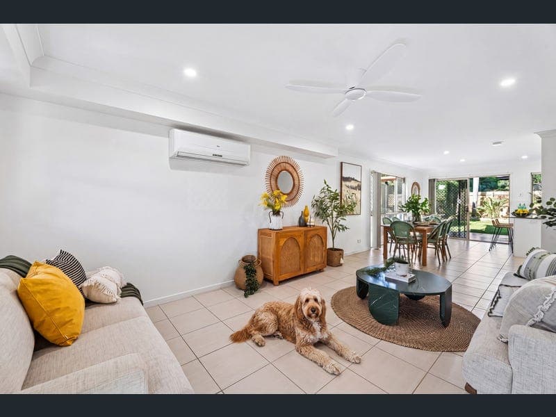 1/20 Barton Avenue, Southport — photo 1 of 5