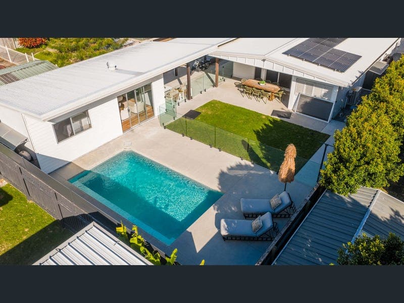 47 Clam Street, Runaway Bay — photo 1 of 5