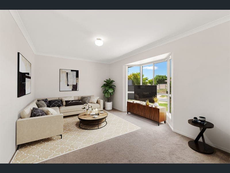 35 Robert South Drive, Crestmead — photo 1 of 5