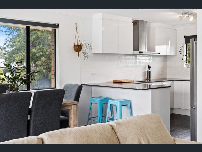 4/40 Oceanic Drive, Mermaid Waters — photo 1 of 5