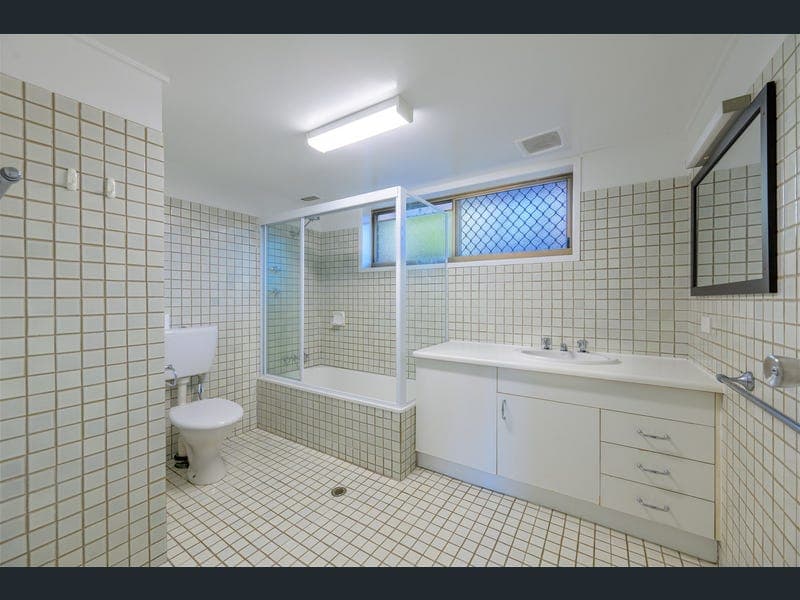 2/7 Kent Street, West Gladstone — photo 1 of 5
