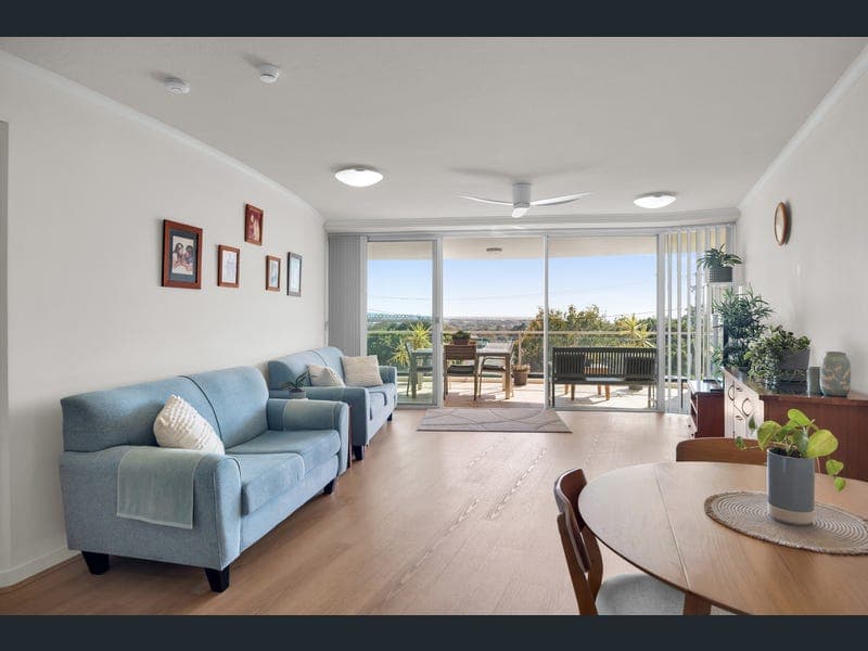 305/42 Queen Street, Kings Beach — photo 1 of 5
