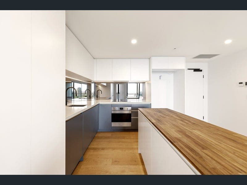 1153/7 Quarter Lane, Southport — photo 1 of 5