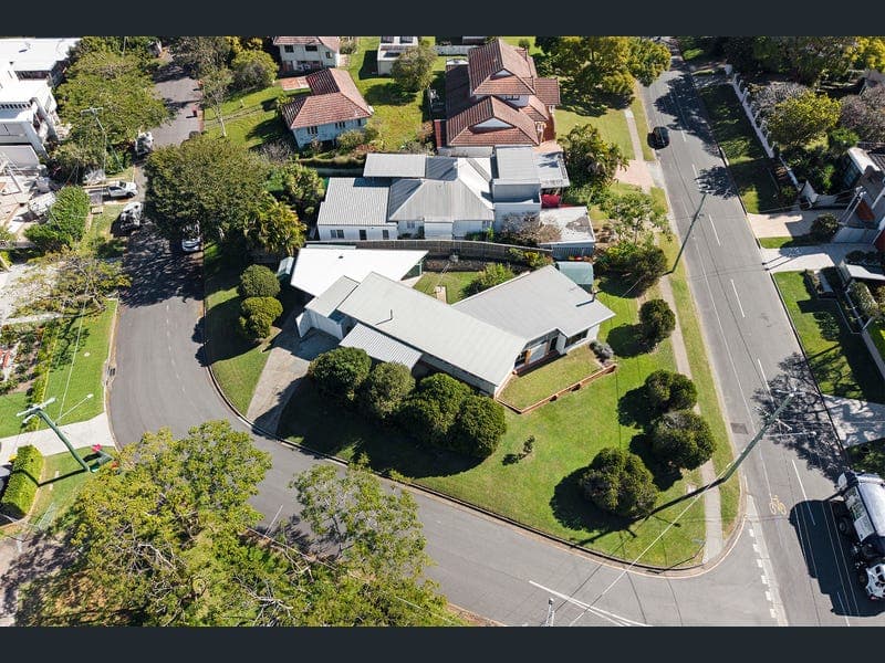 336 Brisbane Corso, Yeronga — photo 1 of 5